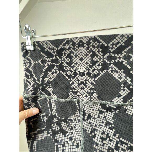 Lululemon Wunder Under Crop High Rise Ziggy Snake Slate Leggings Size 4 - Picture 3 of 9